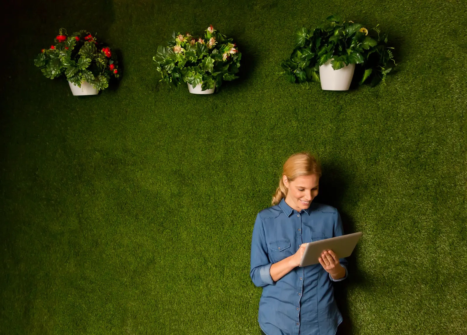 Artificial Grass Wall: Elevating Your Outdoor and Indoor Spaces